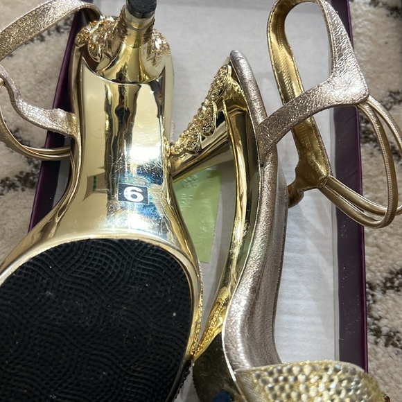 Sandals - Picture 12 of 13